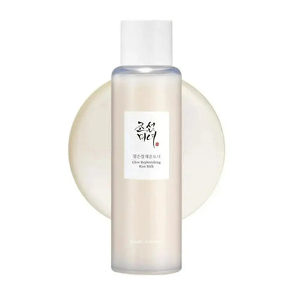 Flacon translucide du reconstituant Lait de riz Beauty of Joseon de Jay Cosmetic, avec texte coréen et anglais et bouchon blanc. Idéal pour les peaux sensibles, le liquide beige clair laiteux à lintérieur offre une hydratation intense.